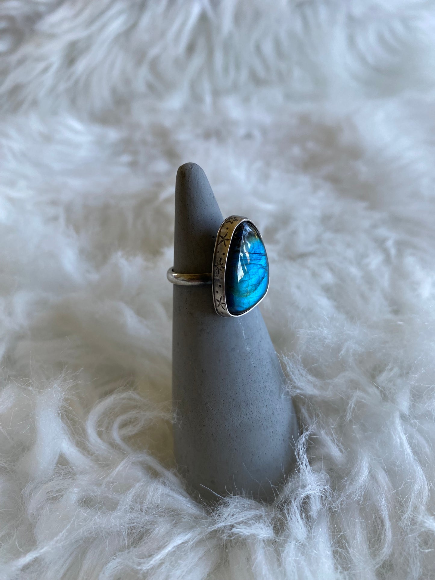 Across the universe ring- size 5.5