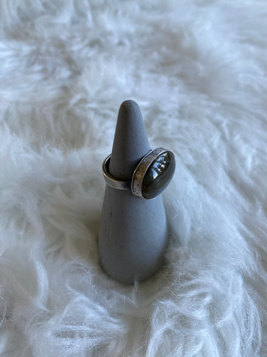 Across the universe ring- size 7.75